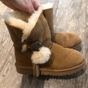 Almost brand new kids uggs 1